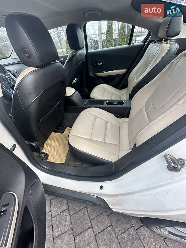 Хетчбек Chevrolet Volt 2012 в Кременці