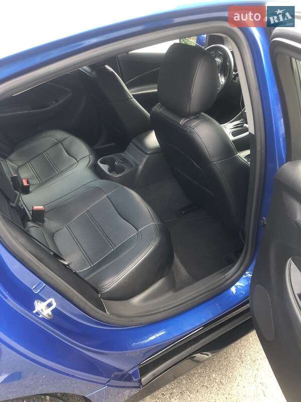 Хэтчбек Chevrolet Volt 2015 в Киеве