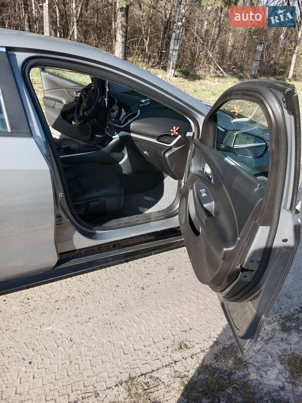 Хетчбек Chevrolet Volt 2017 в Києві