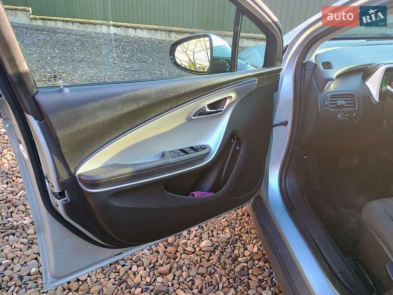 Хэтчбек Chevrolet Volt 2012 в Самборе