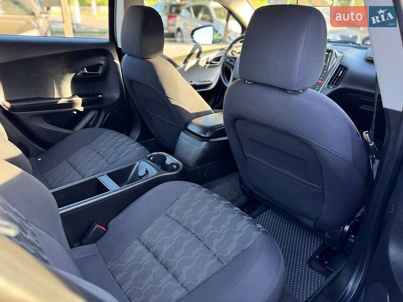 Хэтчбек Chevrolet Volt 2014 в Кривом Роге
