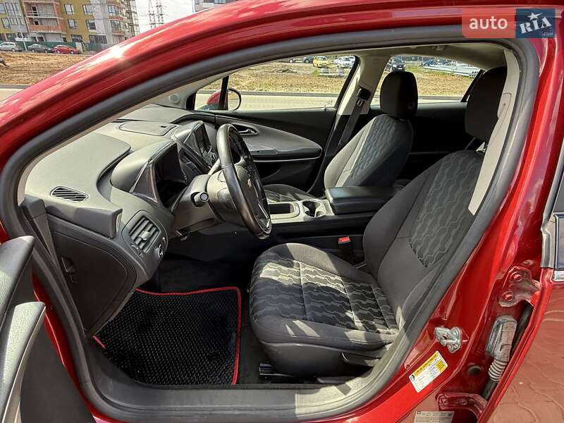 Хэтчбек Chevrolet Volt 2015 в Киеве