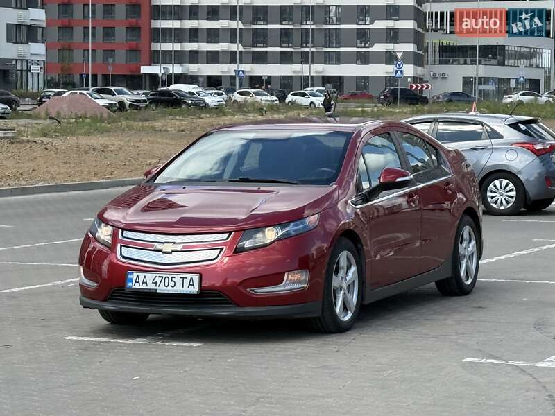 Хэтчбек Chevrolet Volt 2015 в Киеве