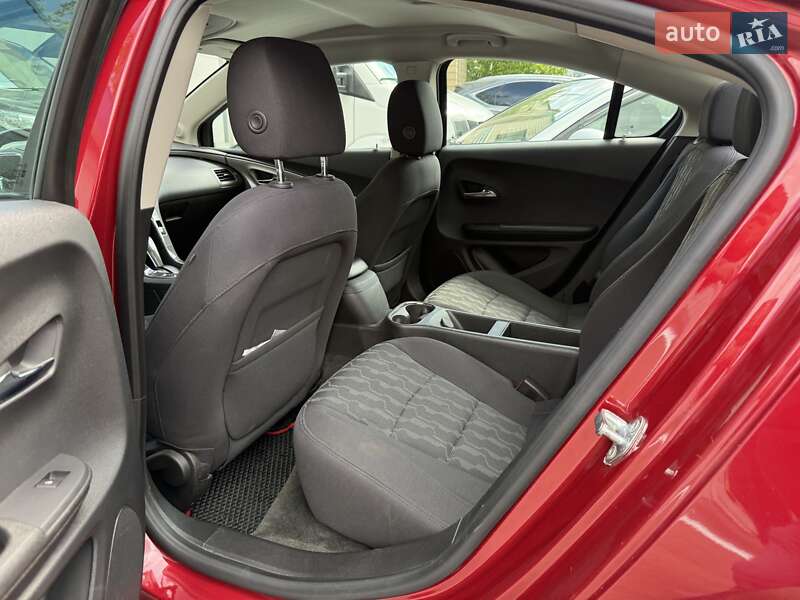 Хэтчбек Chevrolet Volt 2015 в Киеве
