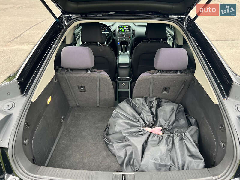 Хэтчбек Chevrolet Volt 2015 в Киеве