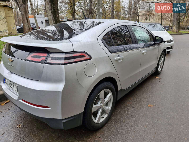 Хэтчбек Chevrolet Volt 2012 в 