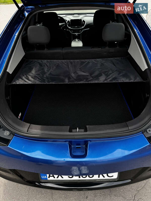 Хетчбек Chevrolet Volt 2016 в Чугуєві