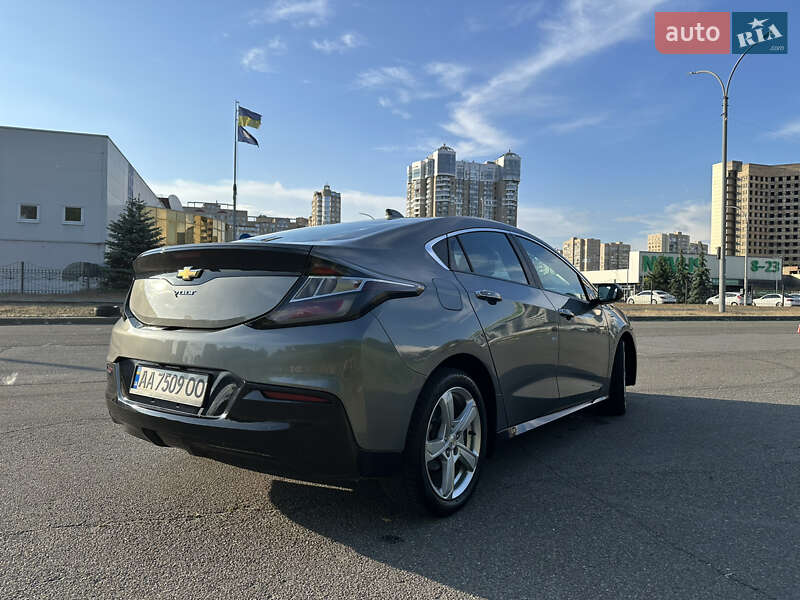 Хэтчбек Chevrolet Volt 2015 в Киеве
