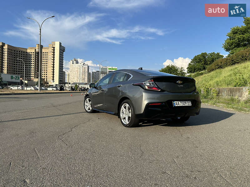 Хэтчбек Chevrolet Volt 2015 в Киеве
