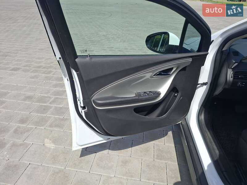Хэтчбек Chevrolet Volt 2015 в Черкассах