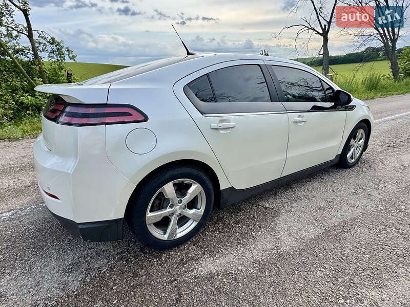 Хэтчбек Chevrolet Volt 2013 в Киеве