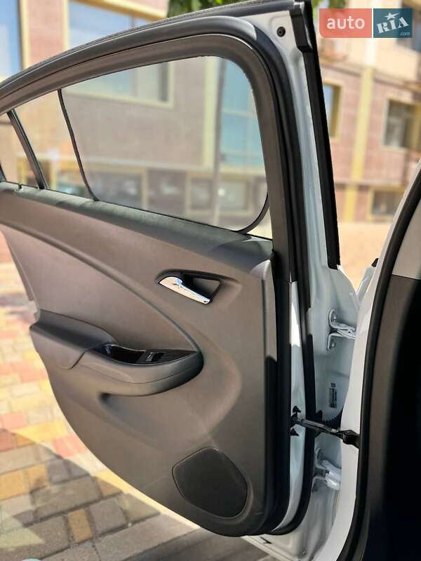 Хэтчбек Chevrolet Volt 2016 в Одессе