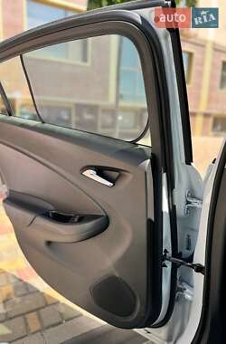 Хэтчбек Chevrolet Volt 2016 в 