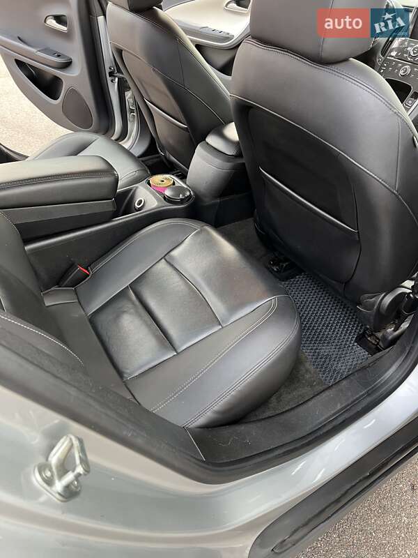 Хэтчбек Chevrolet Volt 2014 в Киеве