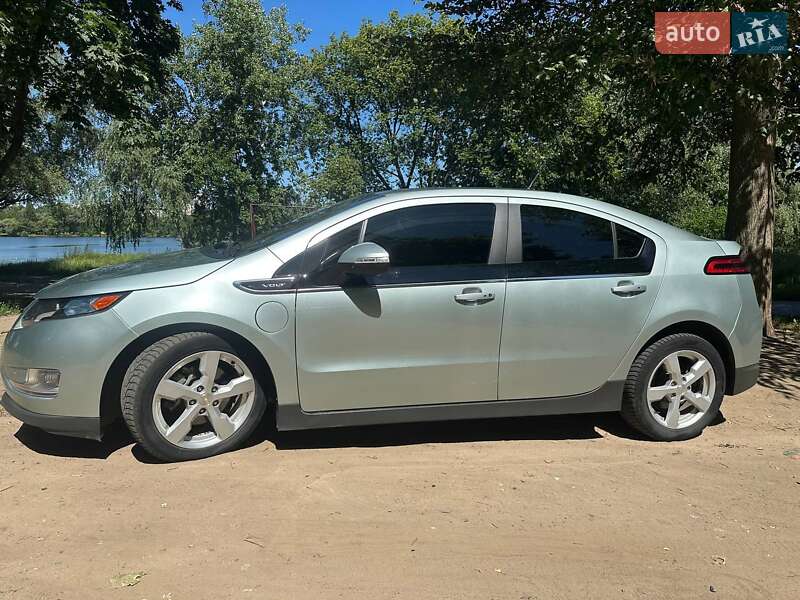 Хэтчбек Chevrolet Volt 2013 в Сумах