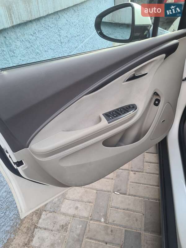 Хэтчбек Chevrolet Volt 2013 в Черкассах