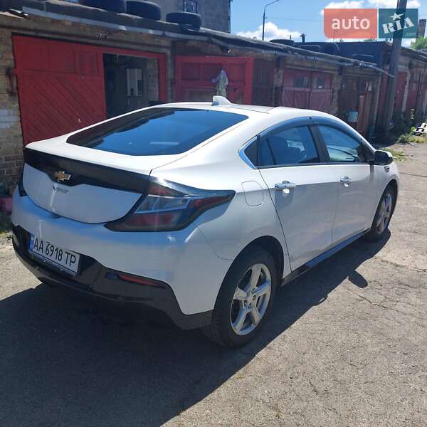 Хэтчбек Chevrolet Volt 2015 в Киеве
