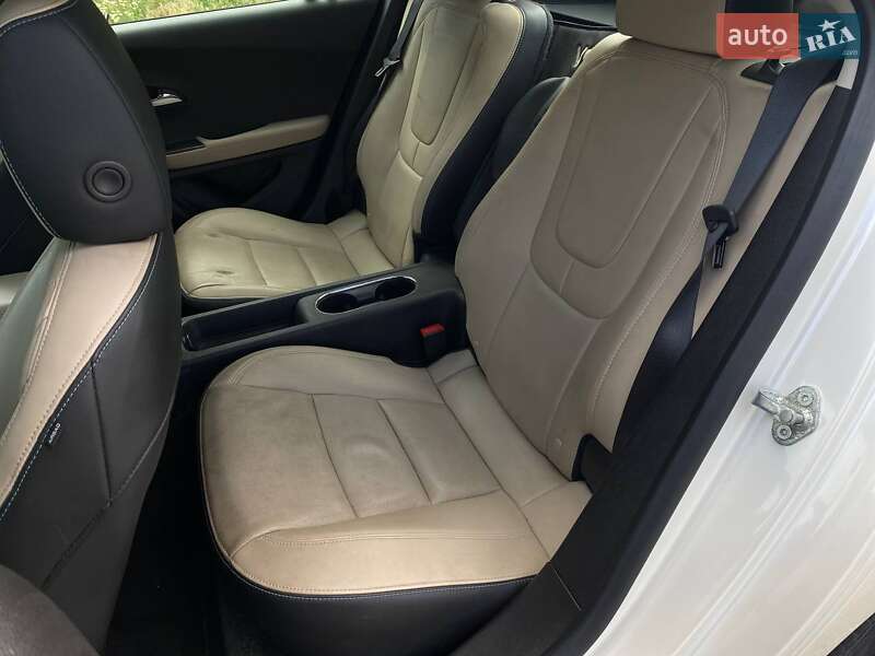 Хэтчбек Chevrolet Volt 2012 в Киеве