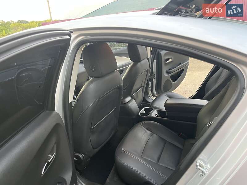 Хэтчбек Chevrolet Volt 2013 в Никополе