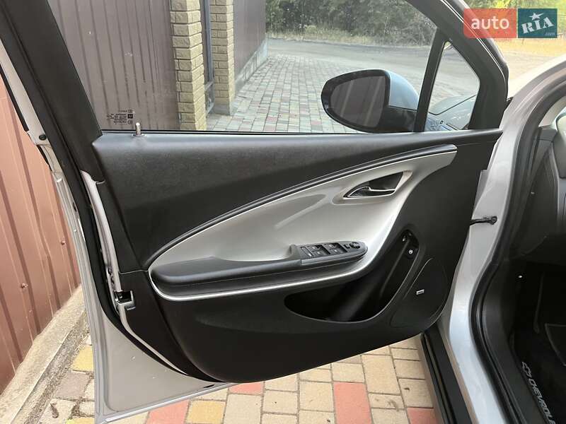 Хэтчбек Chevrolet Volt 2013 в Никополе