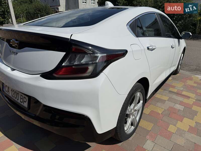 Хэтчбек Chevrolet Volt 2015 в Черкассах