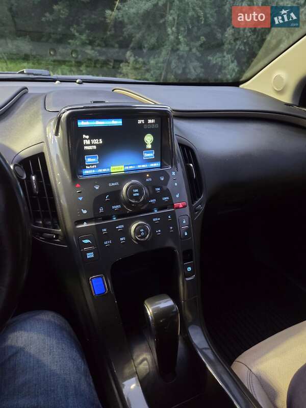 Хэтчбек Chevrolet Volt 2012 в Киеве