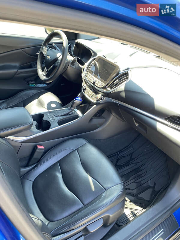 Хэтчбек Chevrolet Volt 2015 в Черкассах