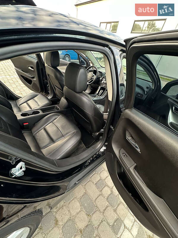 Хэтчбек Chevrolet Volt 2011 в Ивано-Франковске