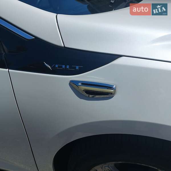 Хэтчбек Chevrolet Volt 2015 в Киеве
