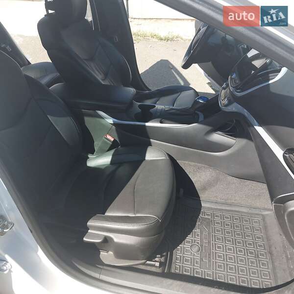 Хэтчбек Chevrolet Volt 2015 в Киеве