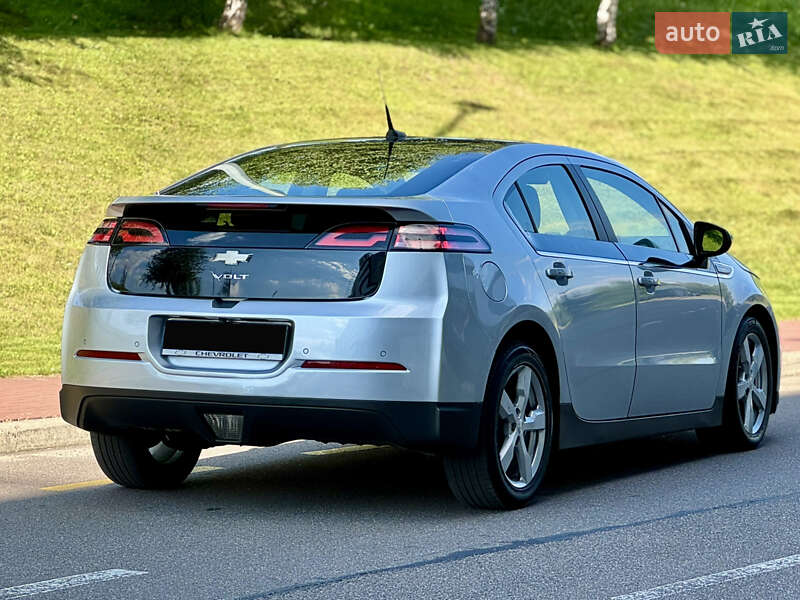 Хэтчбек Chevrolet Volt 2011 в Киеве
