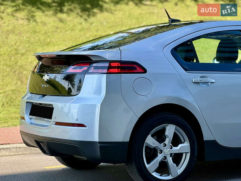 Хэтчбек Chevrolet Volt 2011 в Киеве