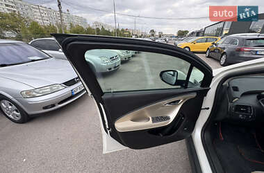 Хэтчбек Chevrolet Volt 2011 в 