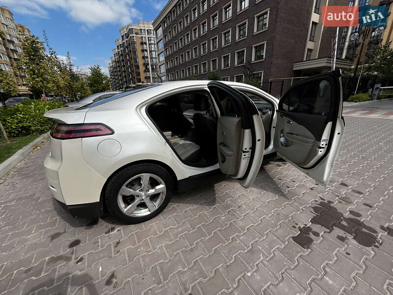 Хэтчбек Chevrolet Volt 2013 в Киеве