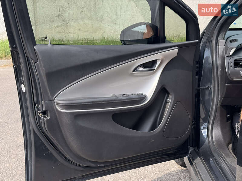 Хэтчбек Chevrolet Volt 2014 в Киеве