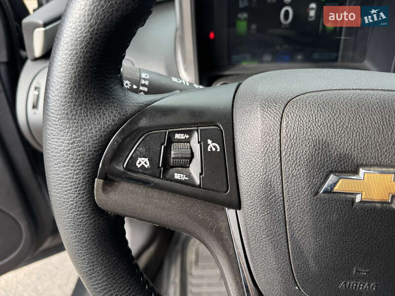 Хэтчбек Chevrolet Volt 2014 в Киеве