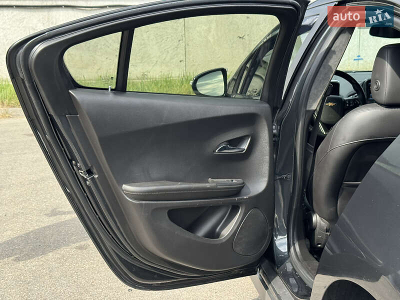 Хэтчбек Chevrolet Volt 2014 в Киеве