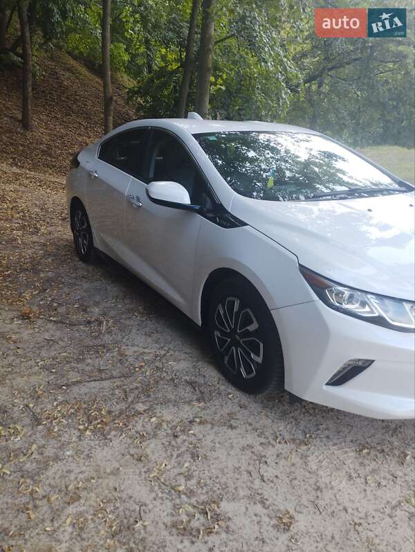 Хэтчбек Chevrolet Volt 2015 в 