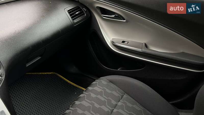 Хэтчбек Chevrolet Volt 2012 в Львове
