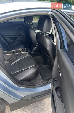 Хэтчбек Chevrolet Volt 2013 в 