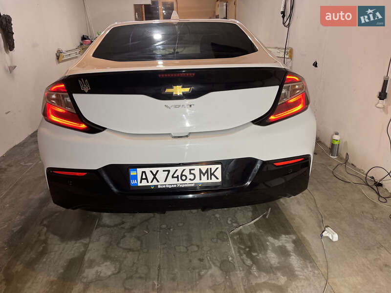 Хэтчбек Chevrolet Volt 2015 в Каменском