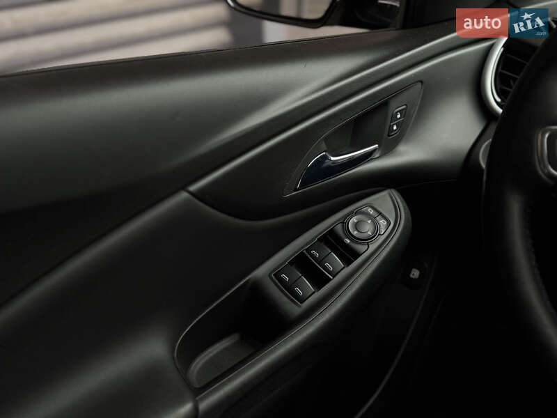 Хэтчбек Chevrolet Volt 2016 в Киеве