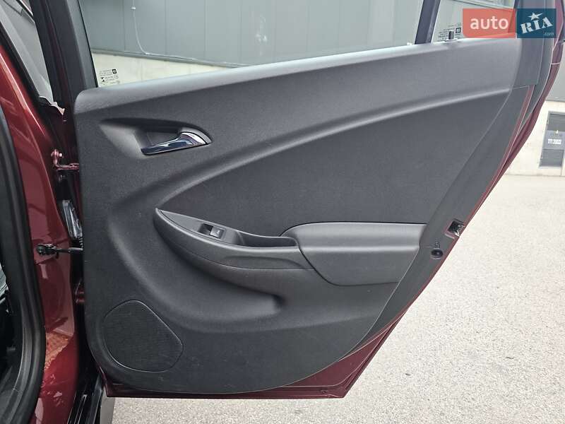 Хэтчбек Chevrolet Volt 2016 в Киеве