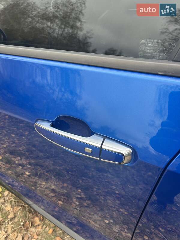 Хэтчбек Chevrolet Volt 2017 в Киеве