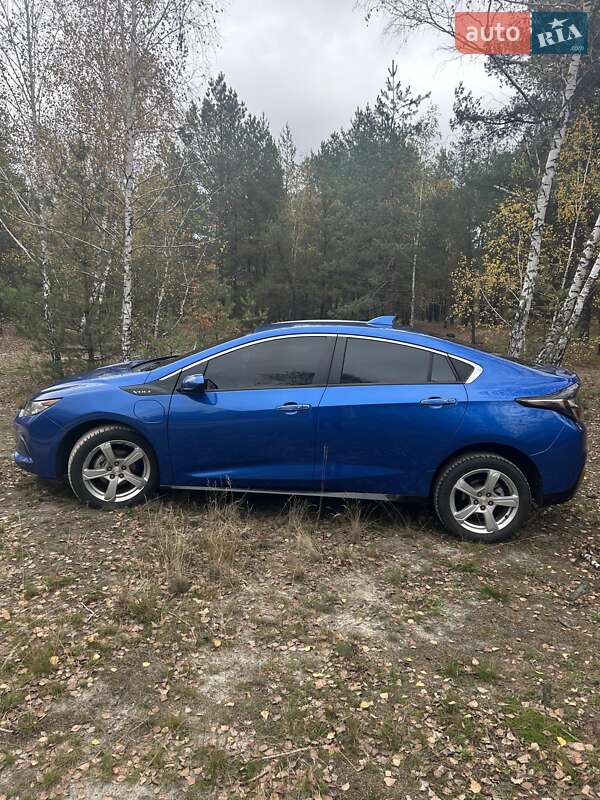 Хэтчбек Chevrolet Volt 2017 в Киеве