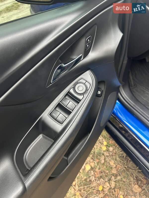 Хэтчбек Chevrolet Volt 2017 в Киеве