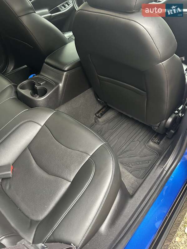 Хэтчбек Chevrolet Volt 2017 в Киеве