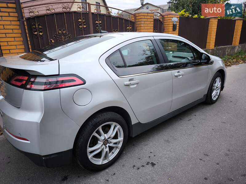 Хэтчбек Chevrolet Volt 2013 в Киеве