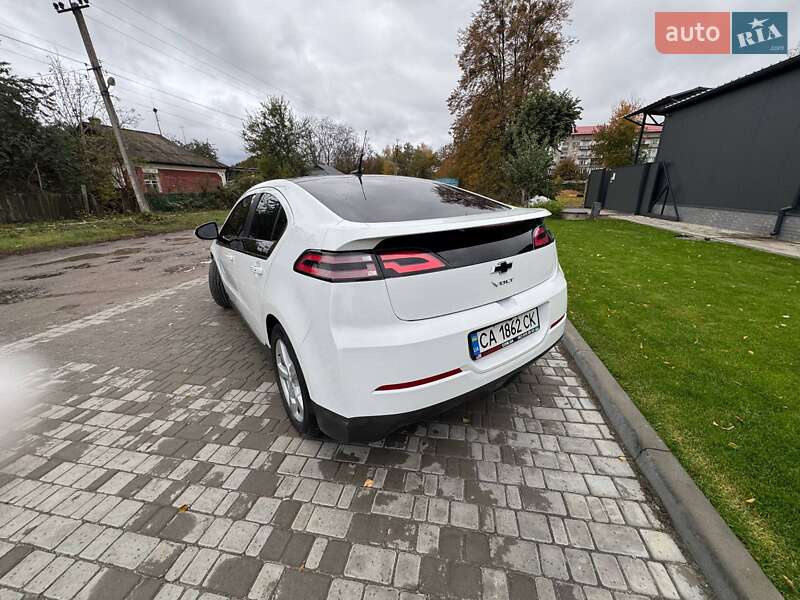 Хэтчбек Chevrolet Volt 2013 в Умани