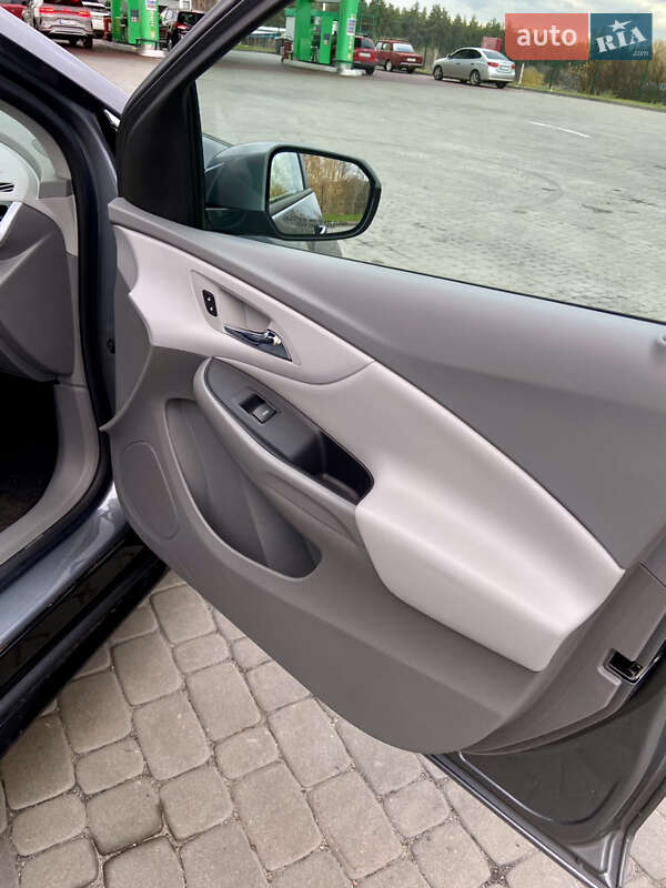 Хетчбек Chevrolet Volt 2017 в Кам'янському